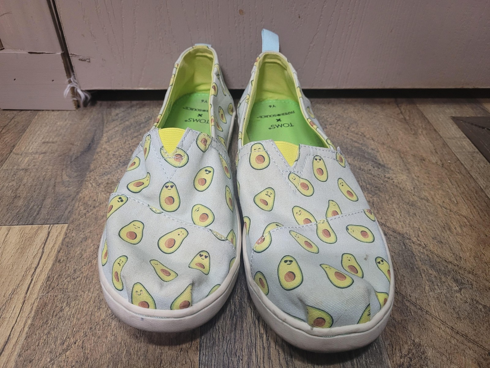 TOMS X Paper Source Slip On Shoes Youth Size 6 Avocado Print Canvas Green