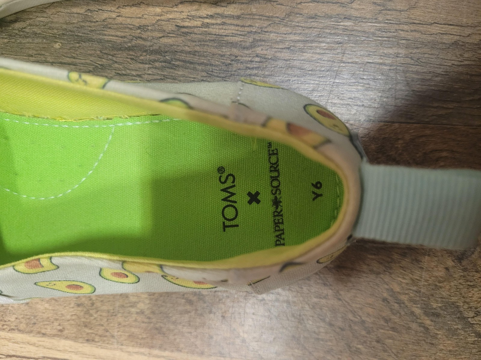 TOMS X Paper Source Slip On Shoes Youth Size 6 Avocado Print Canvas Green