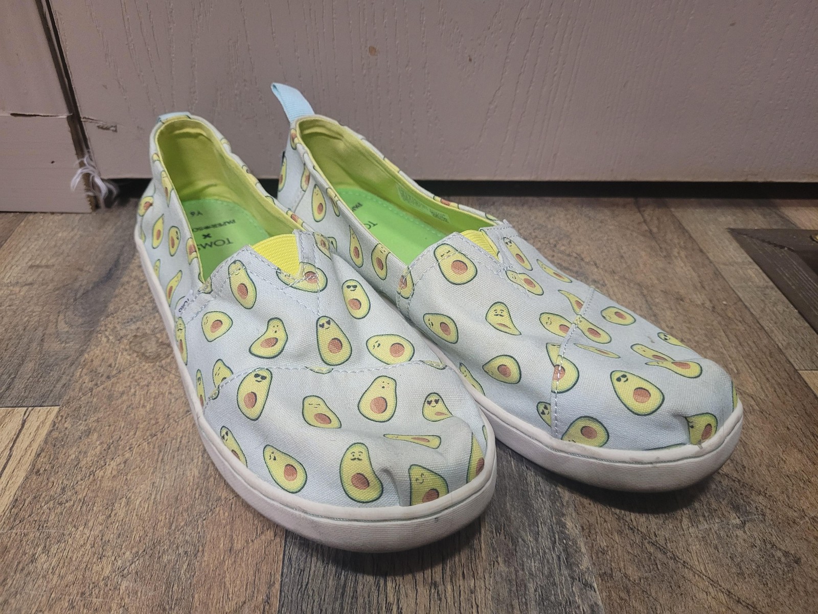 TOMS X Paper Source Slip On Shoes Youth Size 6 Avocado Print Canvas Green