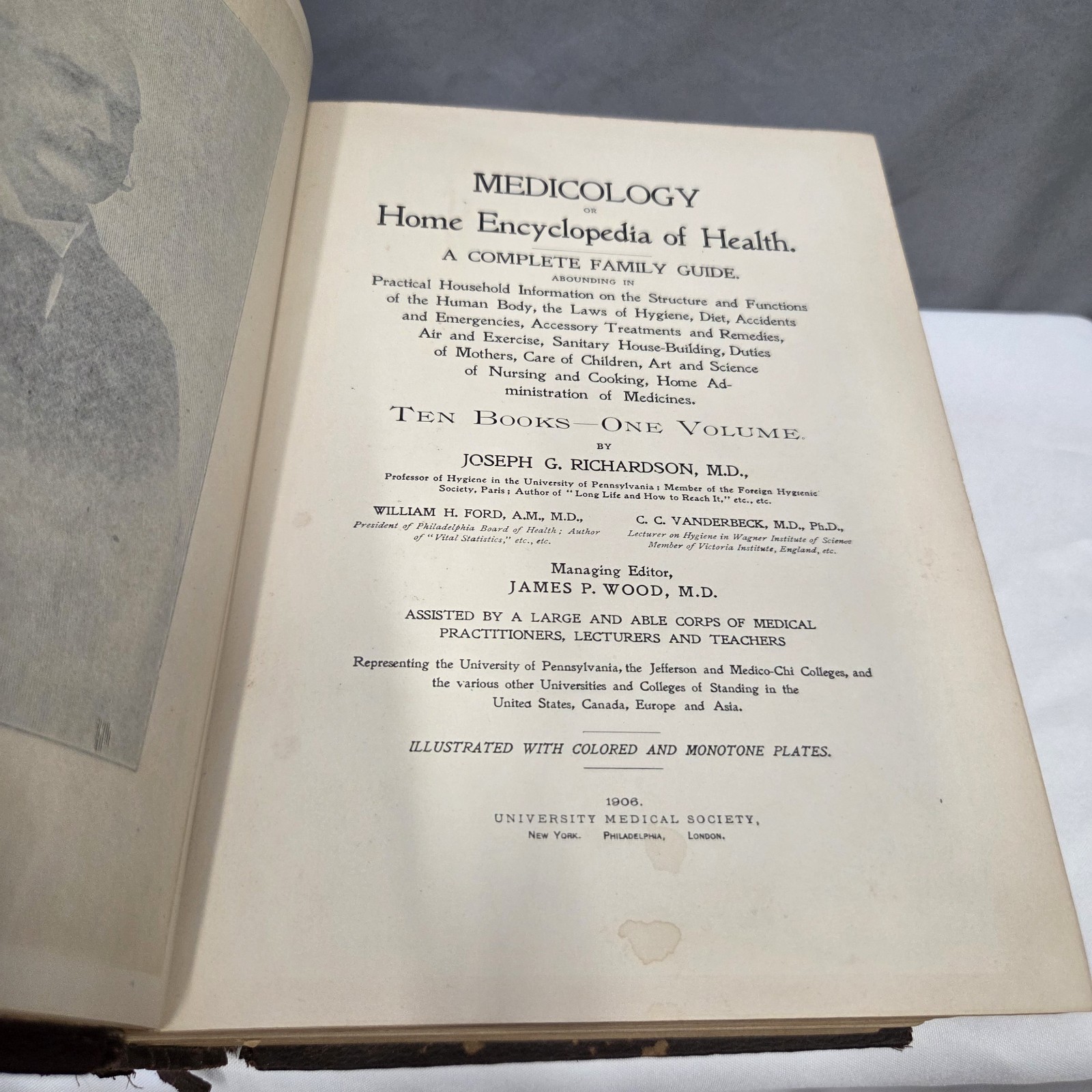 Medicology or Home Encyclopedia of Health 1906 Joseph Richardson 10 volumes in 1
