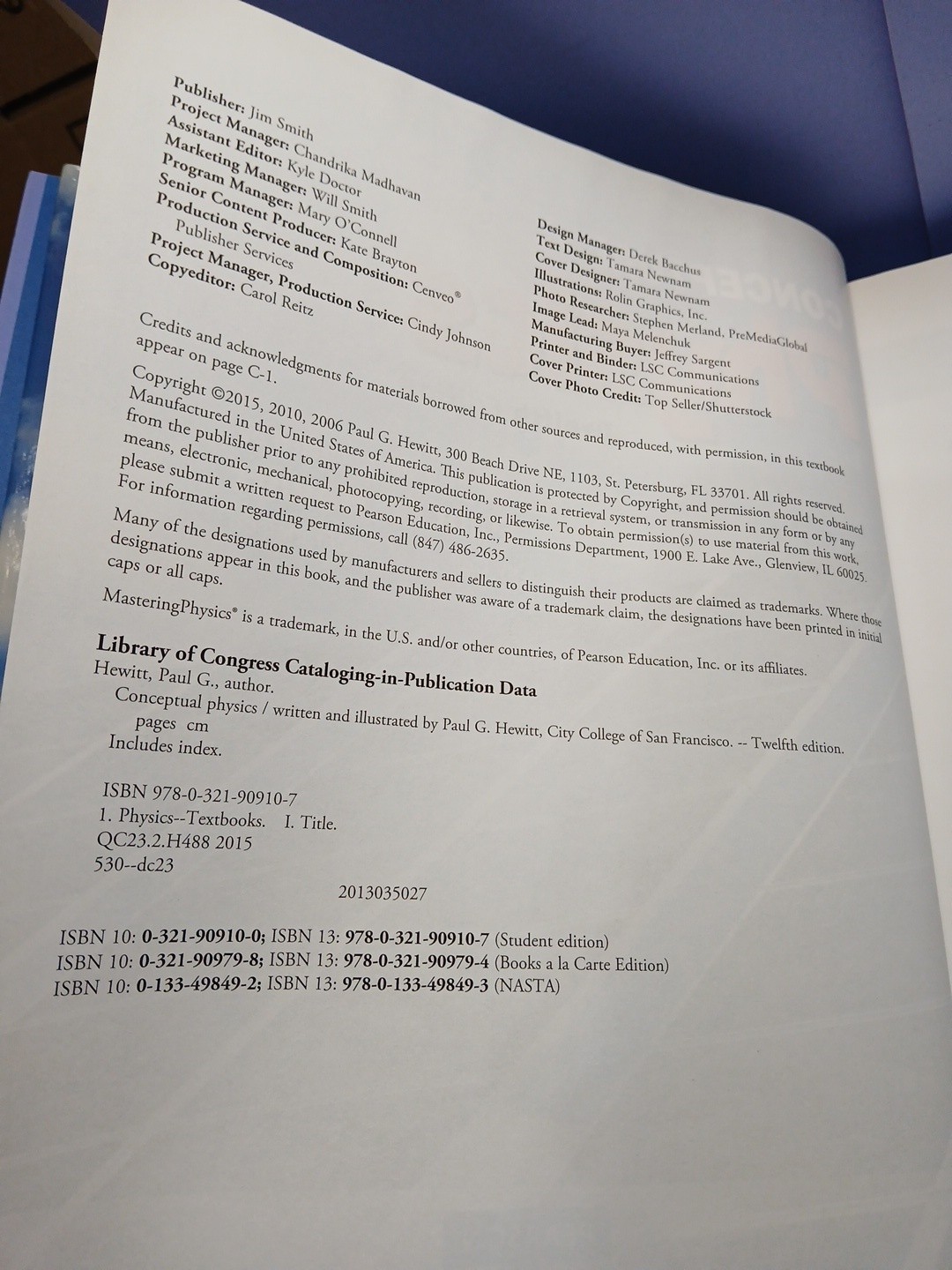 Conceptual Physics by Paul Hewitt – 12th edition – GOOD- 2014 Pearson Text