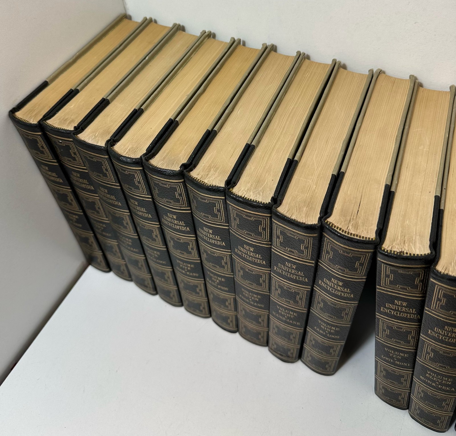 New Universal Encyclopedia 15 Volume Set John Hammerton HB with Novissima Verba