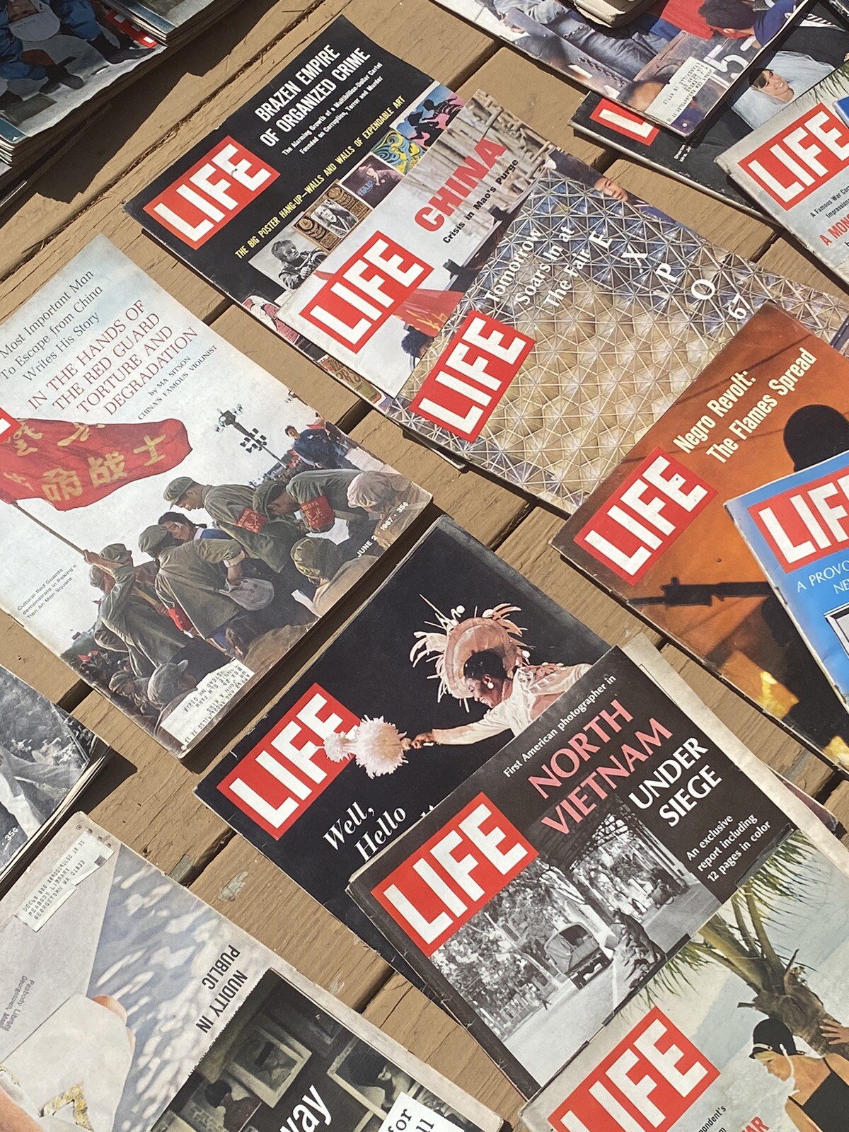 VTG LIFE Magazine:  Random Lot of 10 Magazines from 60s – early 1970s Sale!